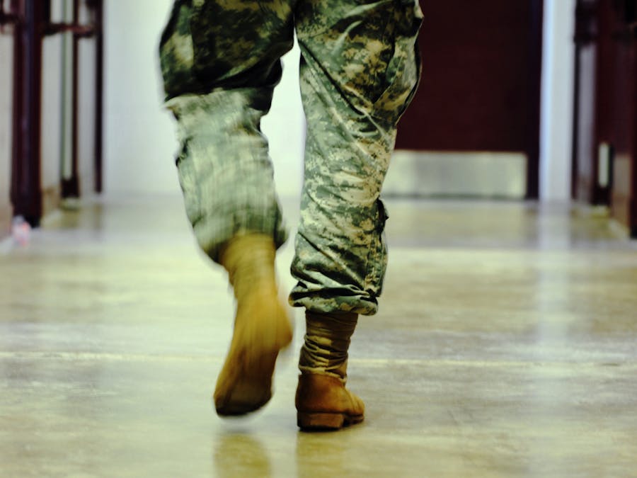 Een bewaker in Guantanamo Bay
