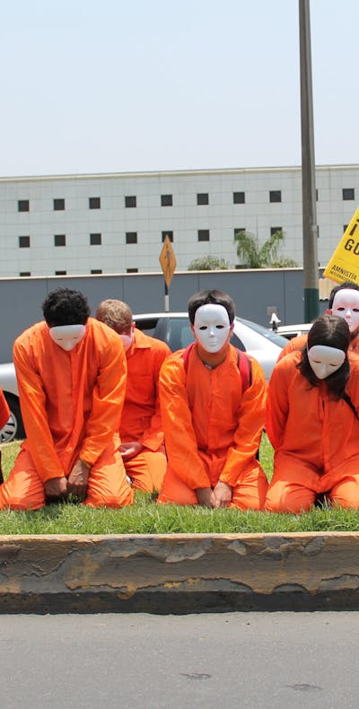 Guantánamo Bay, waar in 2022 nog steeds tientallen mensen opgesloten zitten zonder vorm van een eerlijk proces.