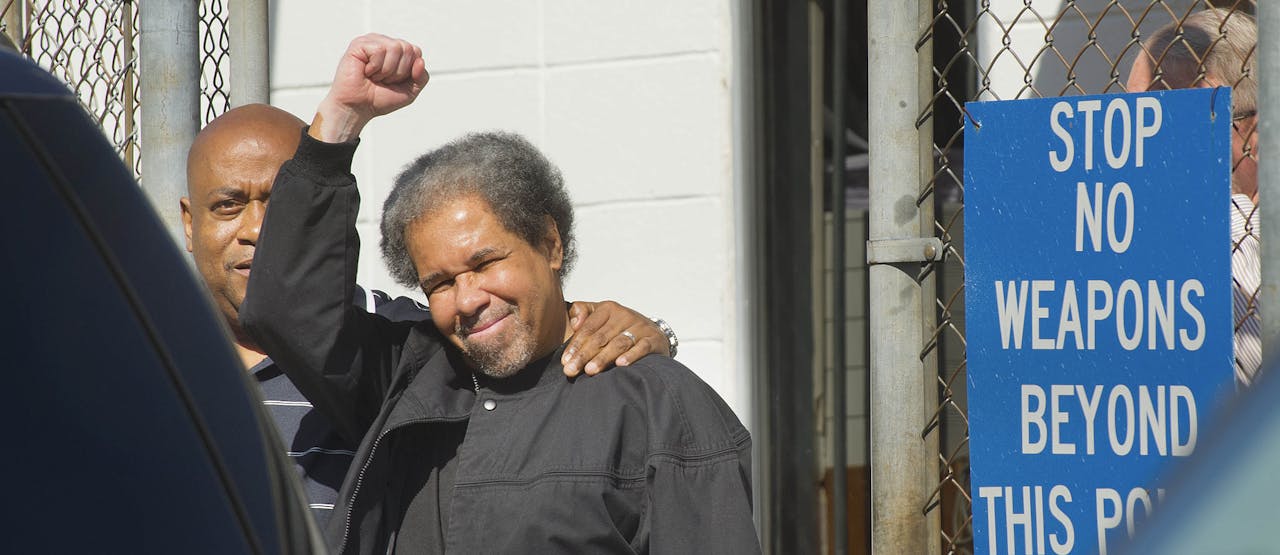 Ex-terdoodveroordeelde Albert Woodfox (VS) bij zijn vrijlating