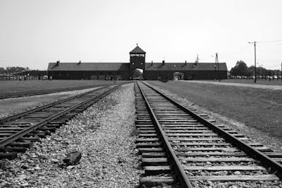 Nazi-Duitsland deporteerde tijdens de Tweede Wereldoorlog zo'n 1,3 miljoen mensen naar concentratiekamp Auschwitz.