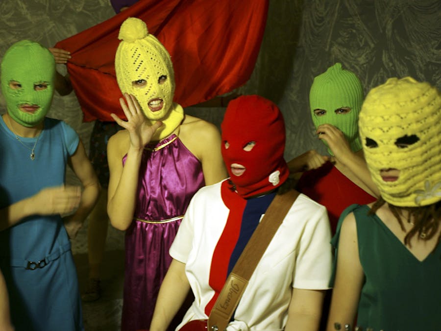 Vijf leden van de band Pussy Riot uit Rusland