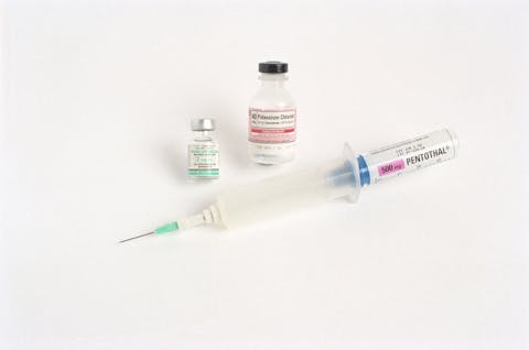 Benodigdheden voor de doodstraf door middel van injecties, zoals uitgevoerd in de Verenigde Staten