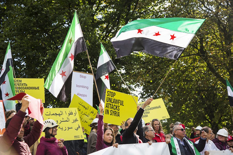 Demonstratie bij de Russische ambassade tegen de bombardementen op Aleppo
