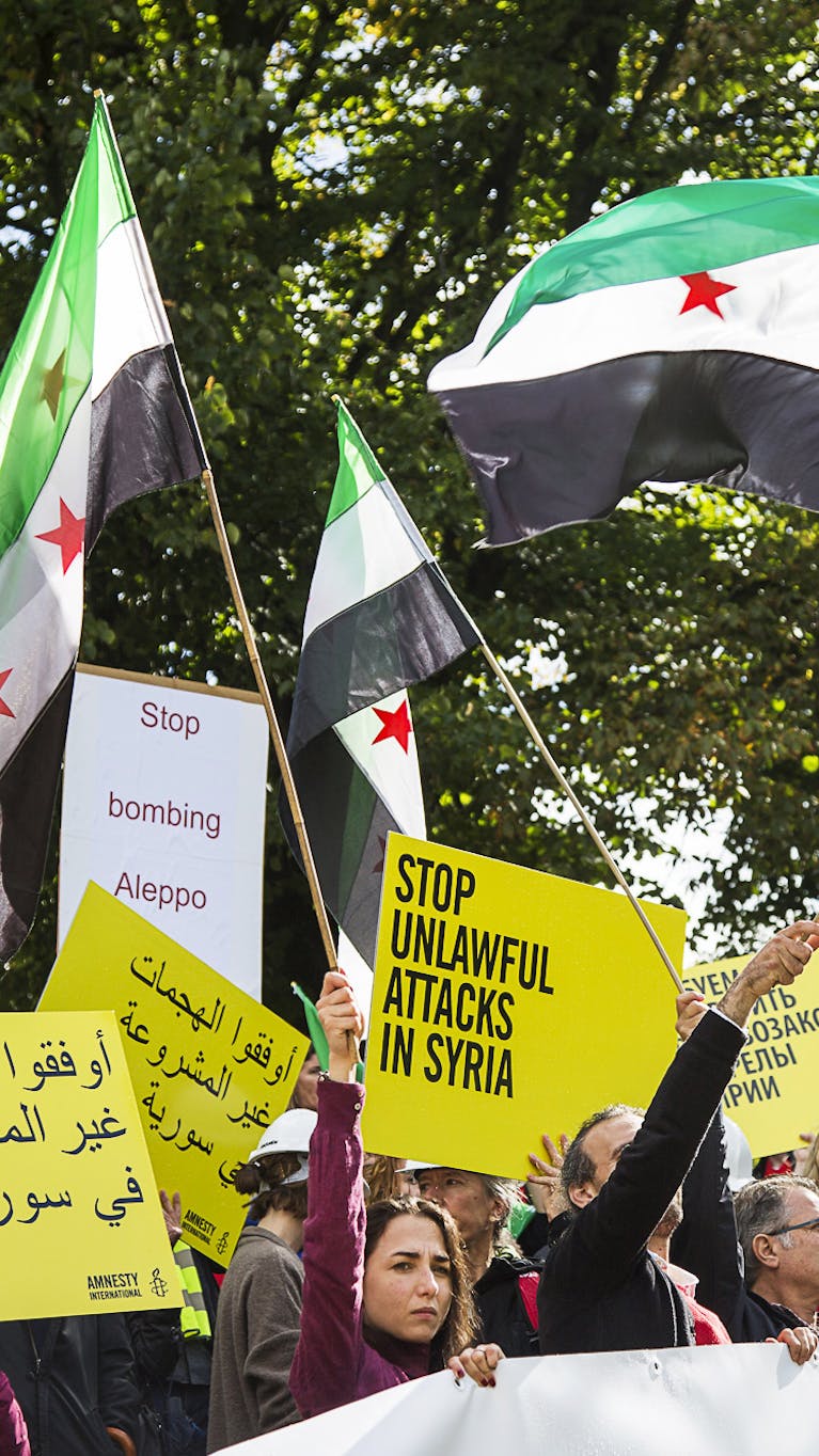 Demonstratie bij de Russische ambassade tegen de bombardementen op Aleppo