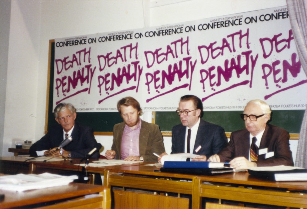  Amnesty strijdt sinds 1977 tegen de doodstraf. Toen voerden zestien landen de doodstraf niet uit. Nu hebben 141 landen de doodstraf in de praktijk afgeschaft.