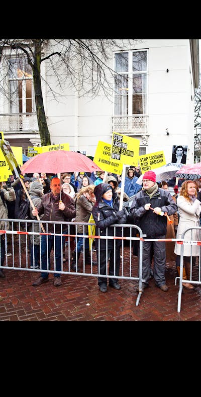 Demonstratie voor de ambassade van Saudi-Arabië in Den Haag voor de vrijlating van Raif Badawi.