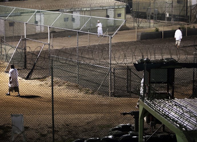 In Guantánamo Bay op Cuba hielden de Verenigde Staten meer dan 600 mensen vast die ervan beschuldigd werden lid van terreurbeweging al-Qaeda te zijn.