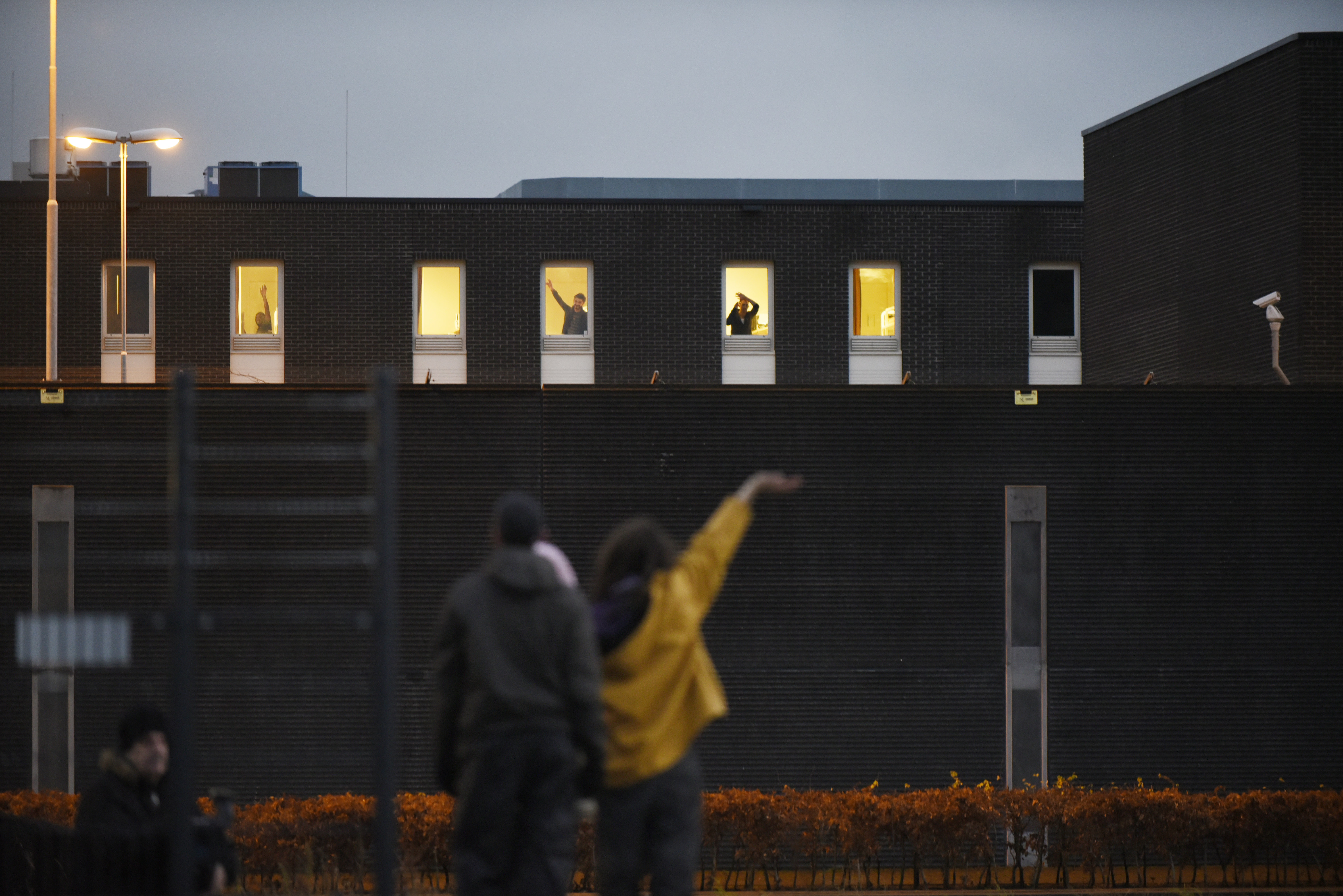 Protest tegen detentie van illegale asielzoekers bij een detentiecentrum in Rotterdam, op 13 december 2014.