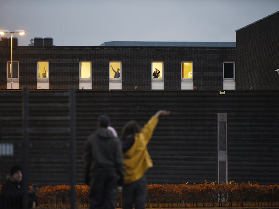 Protest tegen detentie van illegale asielzoekers bij een detentiecentrum in Rotterdam, op 13 december 2014.