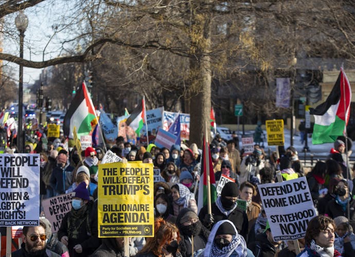 Verontruste Amerikanen demonstreren tijdens de inauguratie van Donald Trump als president van de Verenigde Staten op 20 januari 2025