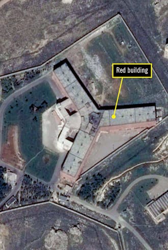 Satellietfoto van de beruchte Saydnaya-gevangenis in Syrië