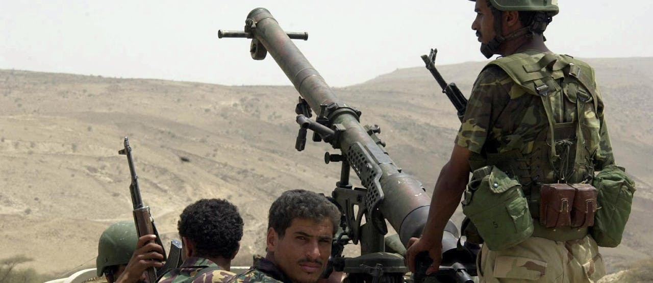 Jemenitische soldaat bij de stad Sada, in 2004.