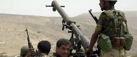 Jemenitische soldaat bij de stad Sada, in 2004.