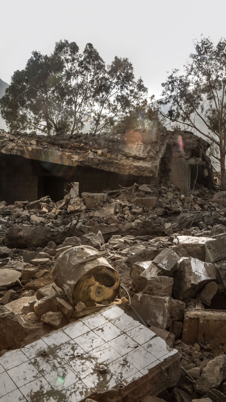 Een ziekenhuis van Artsen zonder Grenzen gebombardeerd door de door Saudi-Arabië geleide coalitie, Noord-Jemen