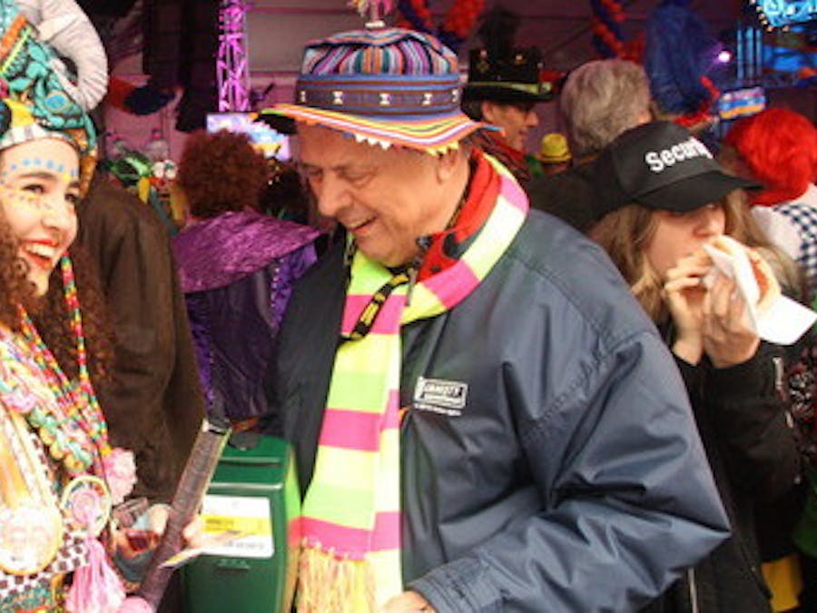 Bernard van Bakel collecteert na de carnavalsmis in Eindhoven.