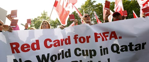 Demonstratie tegen de schending van de rechten van arbeidsmigranten in Qatar, waar in 2022 het WK voetbal plaatsvindt.