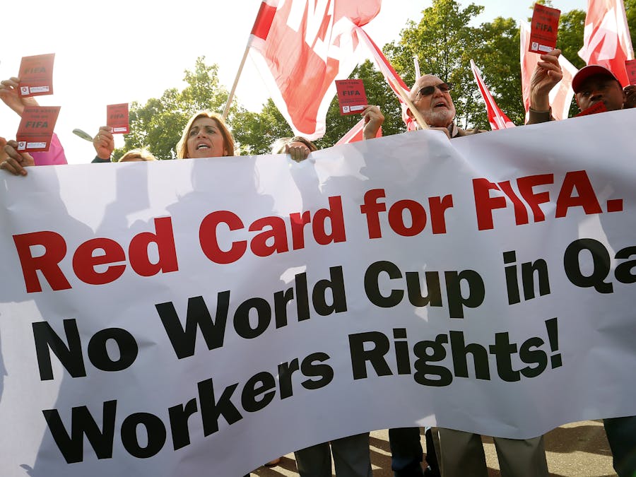 Demonstratie tegen de schending van de rechten van arbeidsmigranten in Qatar, waar in 2022 het WK voetbal plaatsvindt.