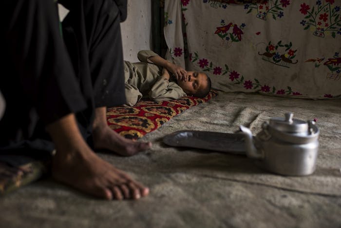 11-jarig kind in een Afghaans vluchtelingenkamp