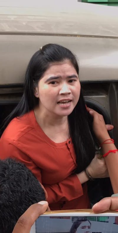 Gevangen activiste Tep Vanny uit Cambodja voor een rechtszitting