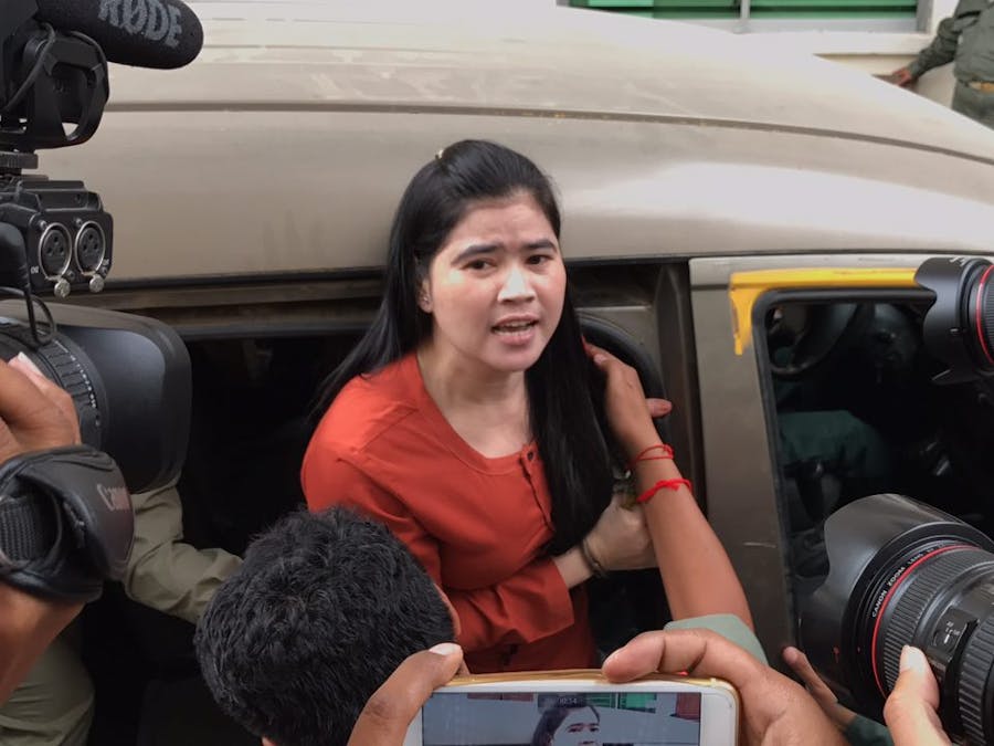 Gevangen activiste Tep Vanny uit Cambodja voor een rechtszitting