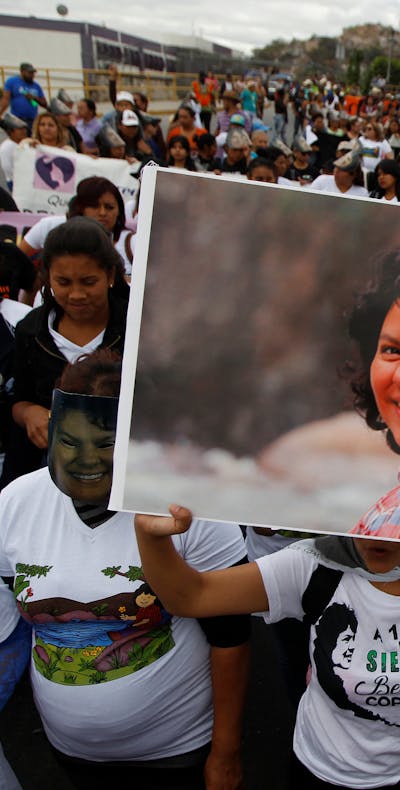 Demonstratie tijdens de eerste verjaardag van de moord op Hondurese mensenrechtenverdedigster Berta Cáceres, 1 maart 2017.