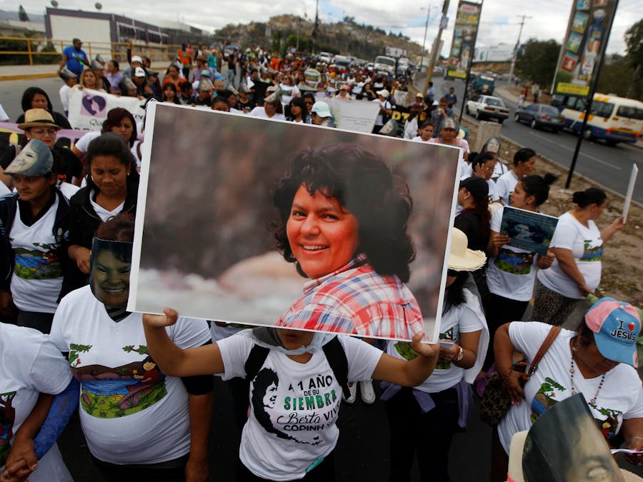 Demonstratie tijdens de eerste verjaardag van de moord op Hondurese mensenrechtenverdedigster Berta Cáceres, 1 maart 2017.