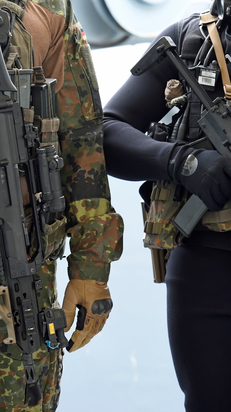 Duitse militairen tijdens een bezoek van de Duitse defensieminister Ursula von der Leyen.