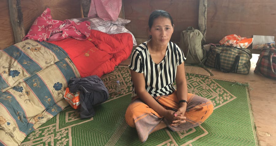 De 37-jarige Maji Hka Tawm vluchtte na beschietingen uit het Zai Awng vluchtelingekamp in Kachin staat, Myanmar. December 2016