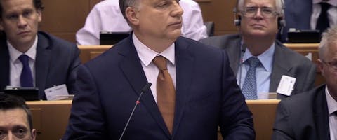 De Hongaarse premier Orbán wil het land voor onbepaalde tijd per decreet regeren