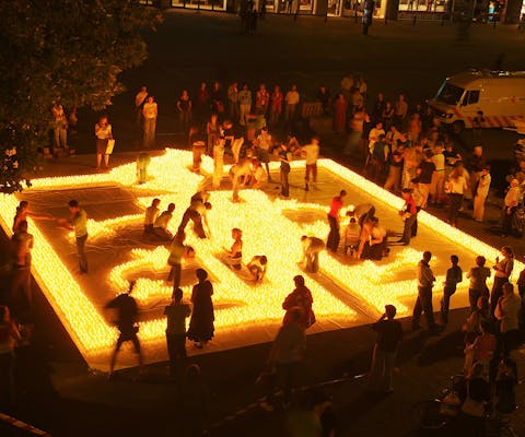 Studenten doen in utrecht poging om het Guinness Book of Records te halen met de grootste kaars van kaarsen.