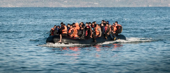 Vluchtelingen arriveren per boot vanuit Turkije op het Griekse eiland Lesbos.
