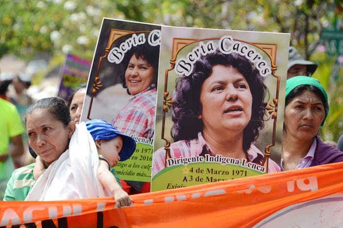 Protest tegen de moord op de Hondurese mileuactiviste Berta Caceres op 8 maart 2016