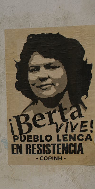Een poster van Berta Caceres