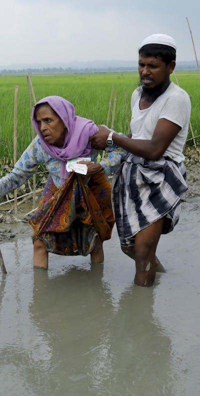 Rohingya vluchtelingen uit de staat Rakhine in Myanmar bij de grens met Bangladesh
