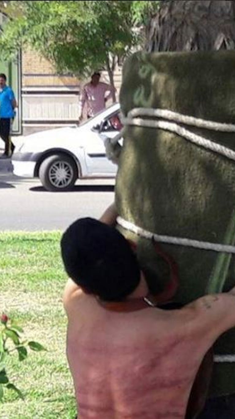 Een man in Iran kreeg 80 zweepslagen als straf voor het feit dat hij als kind alcohol had gedronken op een bruiloft - tien jaar geleden.