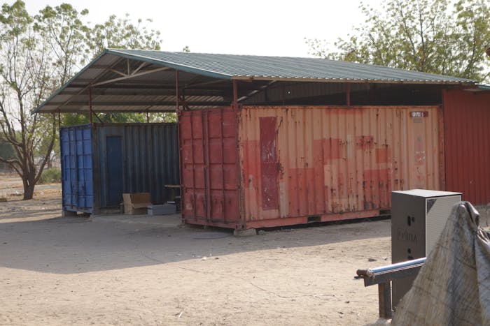 In deze containers in Zuid-Sudan werden in 2015 gevangenen opgesloten