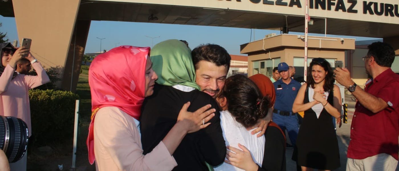 Oud-voorzitter van Amnesty International Turkije Taner Kılıç na zijn vrijlating