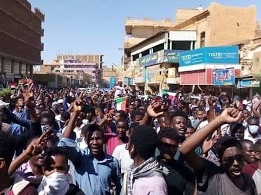 Demonstratie tegen de regering van Omar al-Bashir in Omdurman, Sudan
