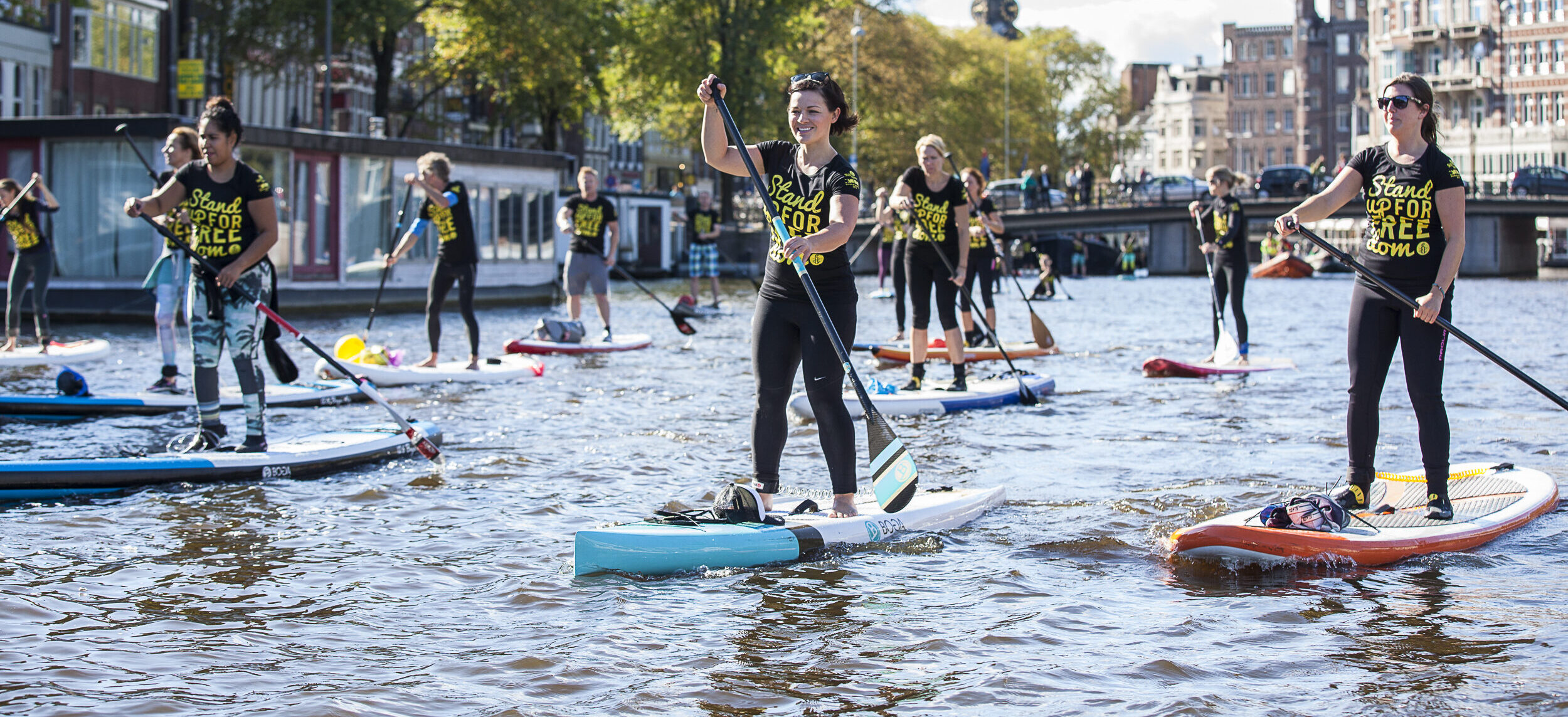Suppen voor Amnesty in de Amsterdamse grachten.