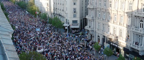 Massaal protest tegen de regering van de Hongaarse premier Orbán Massaal protest tegen de regering van de Hongaarse premier Orbán