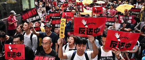 Demonstranten in Hongkong tegen de plannen voor een nieuwe uitleveringswet