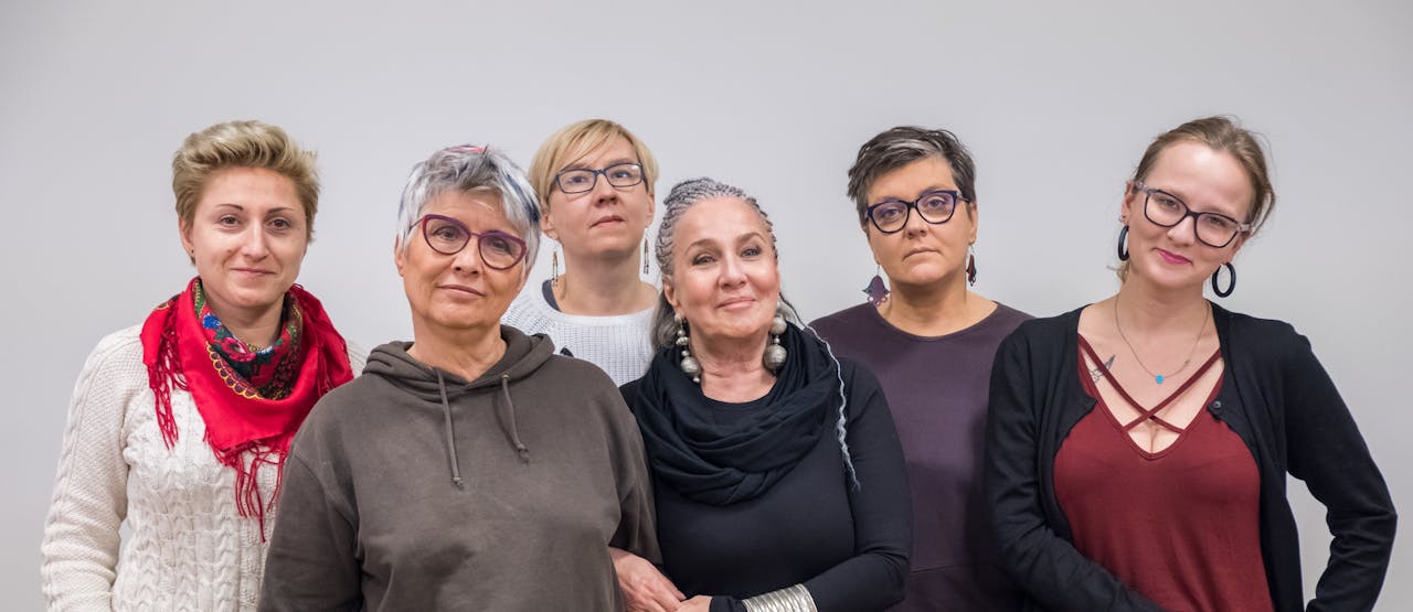 Enkele van de Poolse vrouwen die op Pools Onafhankelijkheidsdag 2019 protesteerden tegen fascisme en racisme