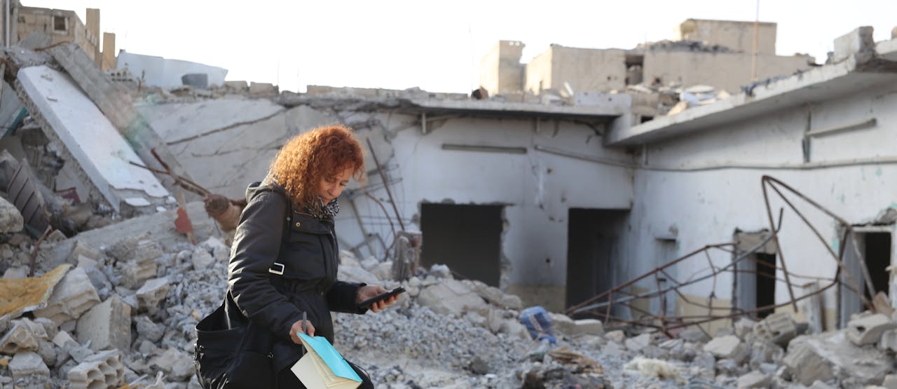 Amnesty-onderzoeker Donatella Rovera in Raqqa in februari 2018