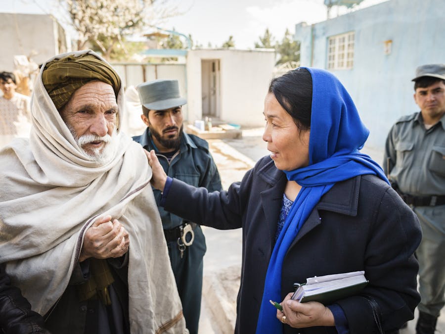 Shariefa Shahab onderzoekt als mensenrechtenverdediger politiegeweld in Afghanistan n zet zich in voor de slachtoffers hiervan