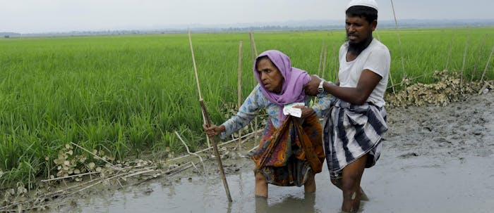 Rohingya vluchtelingen uit de staat Rakhine in Myanmar bij de grens met Bangladesh