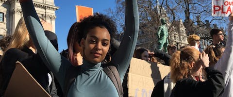 Studenten en leerlingen doen mee aan de klimaatstaking in Londen.