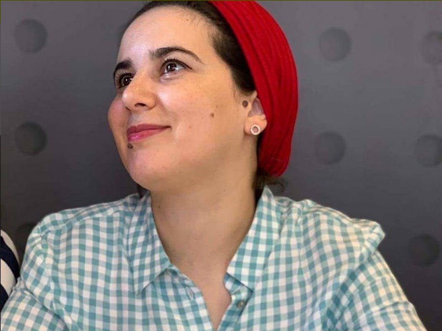 Hajar Raissouni uit Marokko zit vast na beschuldiging van abortus. Mogelijk spelen politieke motieven ee rol bij haar arrestatie