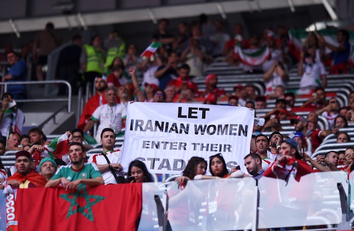 Iraanse voetbalfans tijdes het WK 2018 in het stadion in Sint Petersburg in Rusland.