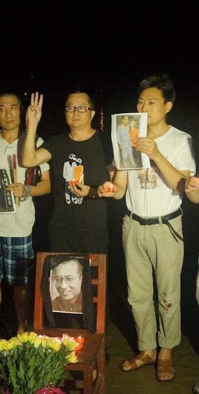 De activisten Wei Xiaobing, He Lin, Liu Guangxiao, Li Shujia, Wang Meiju en Qin Mingxin werden gearresteerd nadat ze een herdenkingsbijeenkomst hadden gehouden voor de overleden Nobelprijs voor de Vrede-winnaar Liu Xiaobo.