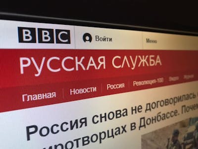 Rusland legt persvrijheid op internet aan banden door buitenlandse en vanuit het buitenland gefinancierde nieuwsmedia als 'buitenlandse agenten' (lees: spionnen) te bestempelen en restricties op te leggen
